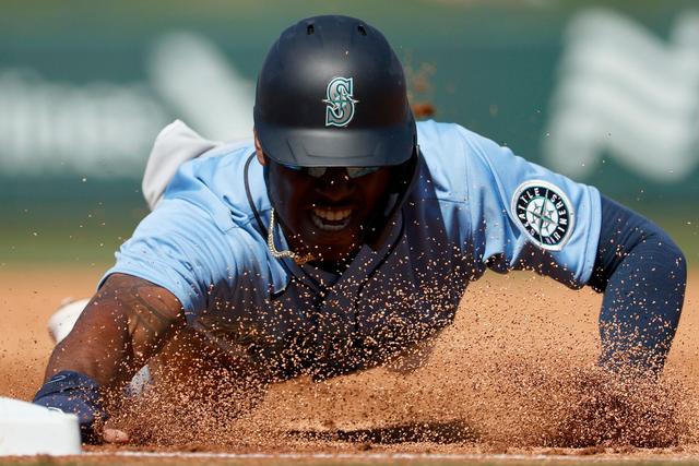 不少球迷在 不少球迷在